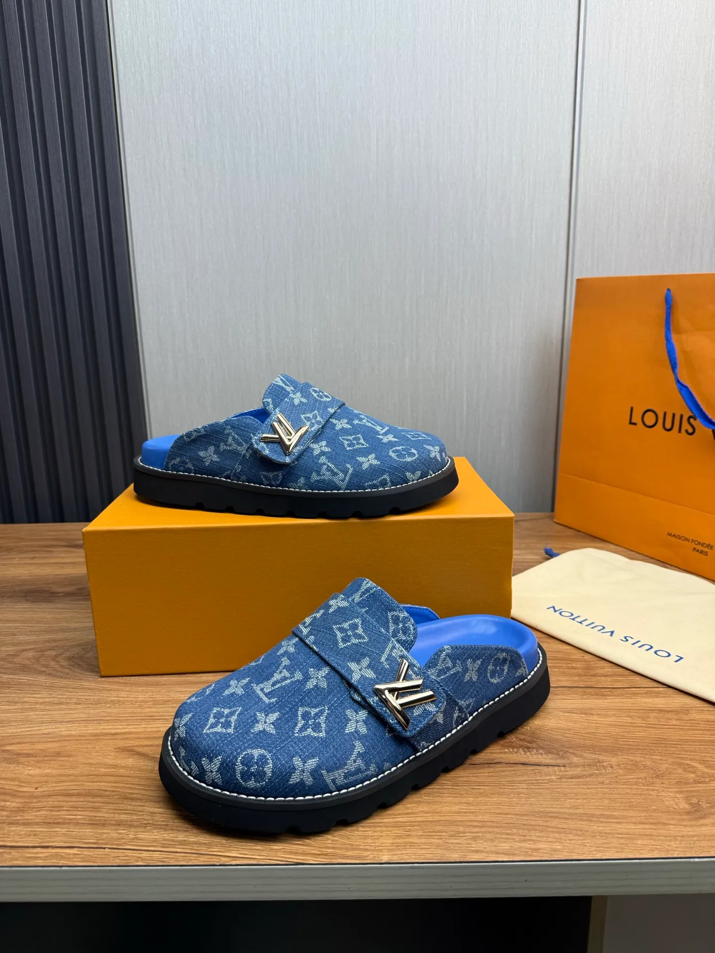 Men's shoes 💰420💰 Lv. hot selling men's slippers 🔥 🩴Official website one to one production 38-45 sizes 45 46 🉑️Customized!